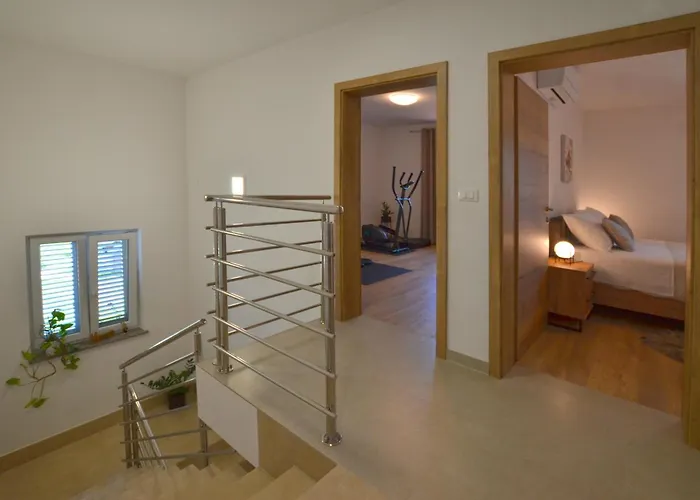 Evening Sky House * Bale